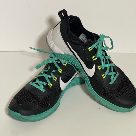 Nike training shoes, gym shoes, black and teal - Picture 1 of 5